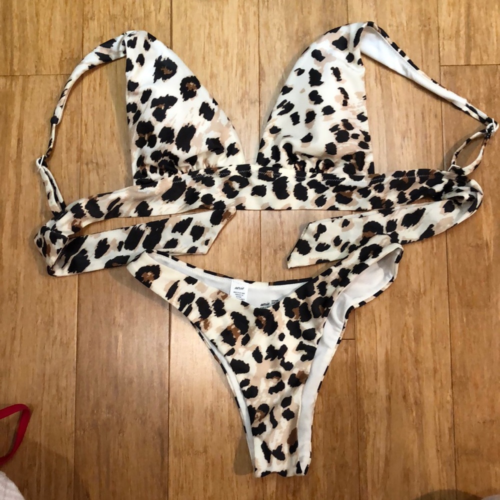NWOT leopard print bikini